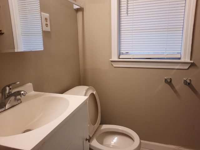 3989 Martindale Ave, Memphis, TN 38128 - bathroom with toilet and vanity