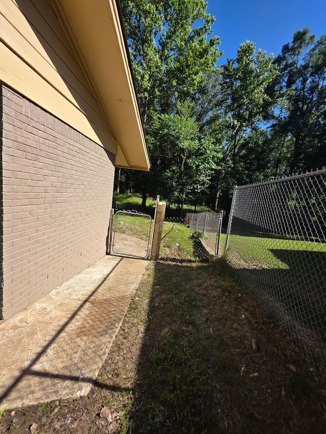 3989 Martindale Ave, Memphis, TN 38128 - view of yard featuring a gate