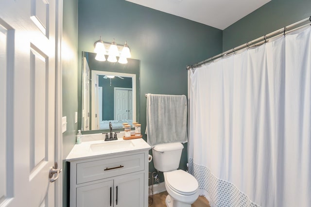 631 Peyton Cir, Memphis, TN 38107 - full bath featuring toilet, vanity, and a shower with shower curtain