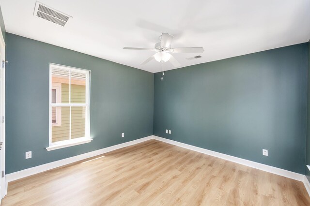 631 Peyton Cir, Memphis, TN 38107 - unfurnished room featuring light wood finished floors, ceiling fan, and baseboards