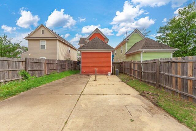 631 Peyton Cir, Memphis, TN 38107 - fenced backyard with a patio