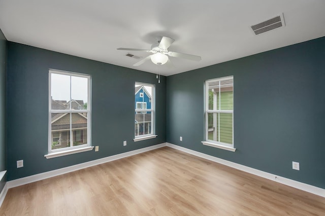631 Peyton Cir, Memphis, TN 38107 - spare room featuring light wood-style flooring, a ceiling fan, and baseboards