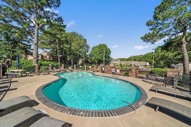8174 Ravenhill Dr Unit 54, Germantown, TN 38138 - community pool with a patio area