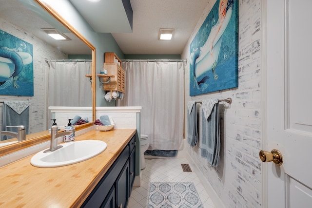 167 Ericson Rd, Memphis, TN 38018 - full bath with tile patterned floors, vanity, toilet, and a shower with shower curtain
