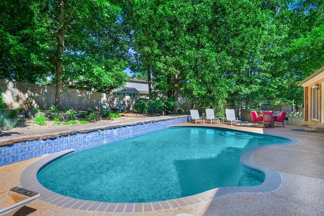 1620 Saddle Chase Cv, Memphis, TN 38016 - view of swimming pool with a fenced backyard and a patio