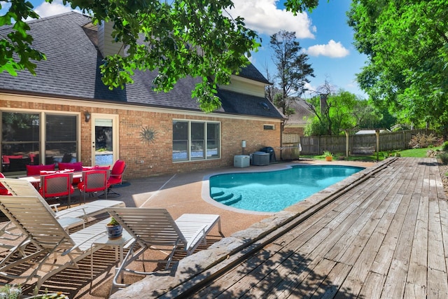 1620 Saddle Chase Cv, Memphis, TN 38016 - view of pool with a fenced backyard, a patio area, and outdoor lounge area