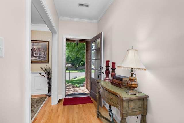 1620 Saddle Chase Cv, Memphis, TN 38016 - foyer with light wood finished floors, ornamental molding, and wainscoting