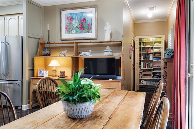 5239 Hedgewyck Ct, Memphis, TN 38117 - dining room featuring crown molding