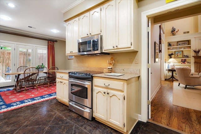 5239 Hedgewyck Ct, Memphis, TN 38117 - kitchen featuring stainless steel appliances, crown molding, and recessed lighting