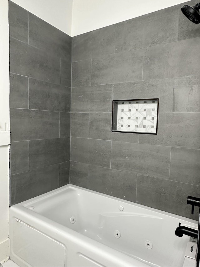 1151 Tanglewood St, Memphis, TN 38114 - bathroom with a jetted tub