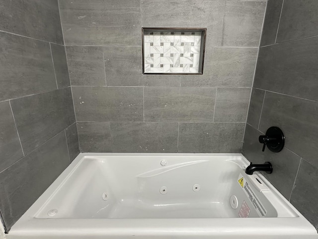 1151 Tanglewood St, Memphis, TN 38114 - full bath with a whirlpool tub
