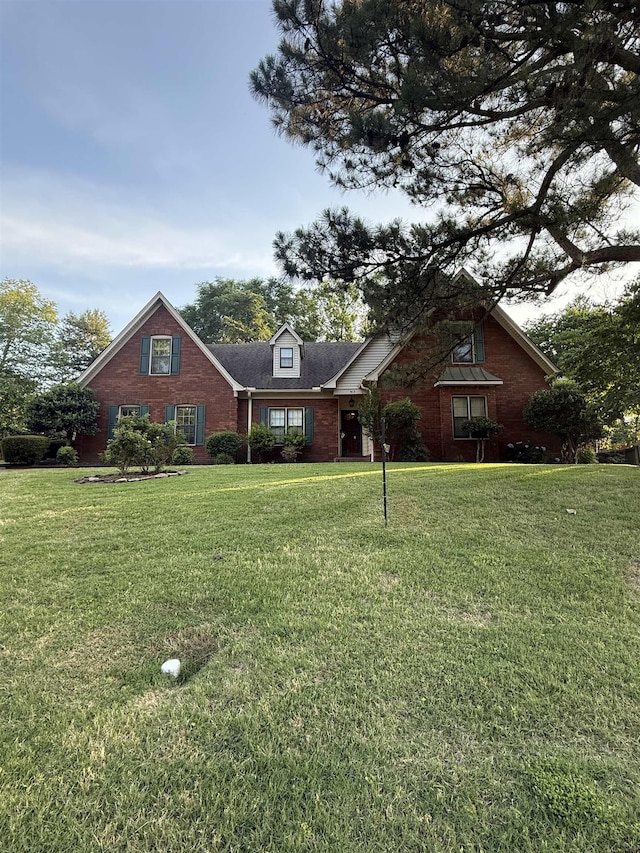 917 Valleyview Ln, Collierville, TN 38017 - traditional home featuring a front lawn and brick siding