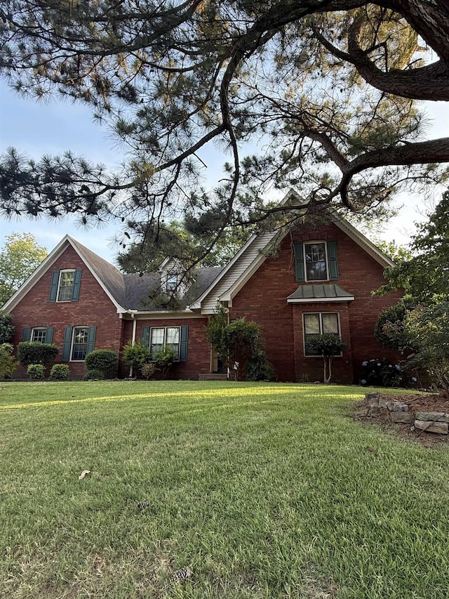 917 Valleyview Ln, Collierville, TN 38017 - traditional-style house featuring a front yard and brick siding