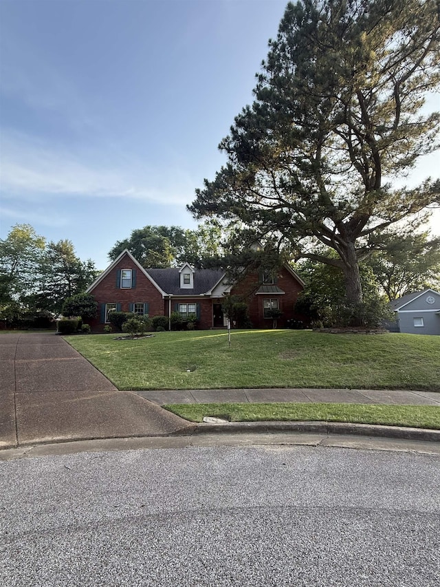 917 Valleyview Ln, Collierville, TN 38017 - traditional-style home with a front lawn