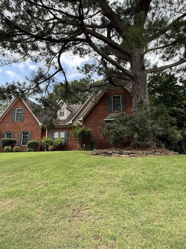 917 Valleyview Ln, Collierville, TN 38017 - view of front of house featuring brick siding and a front lawn