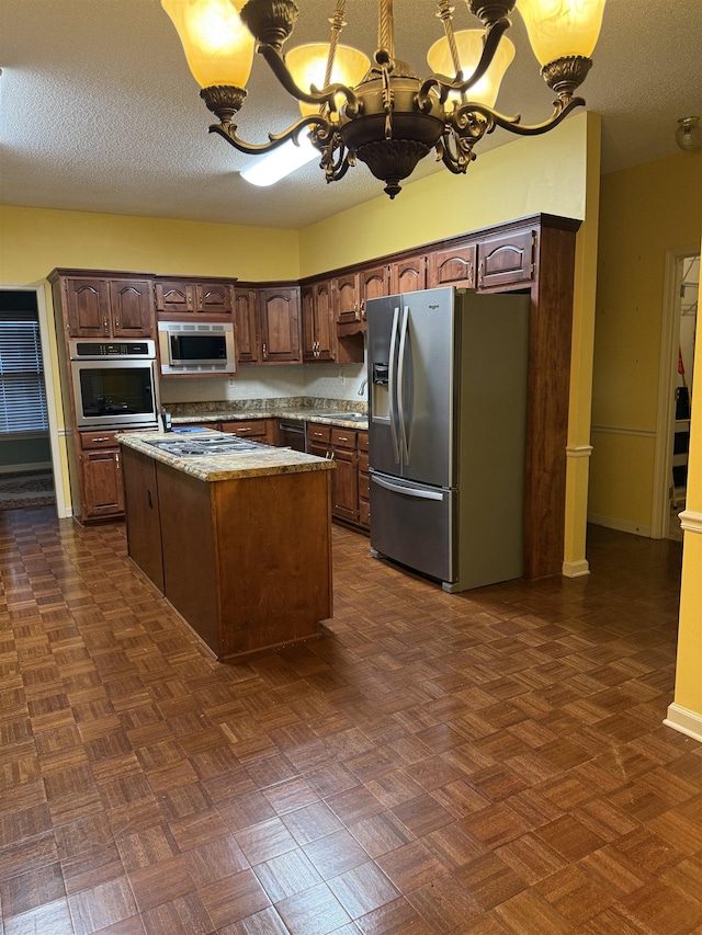 917 Valleyview Ln, Collierville, TN 38017 - kitchen with appliances with stainless steel finishes, a chandelier, a center island, pendant lighting, and baseboards