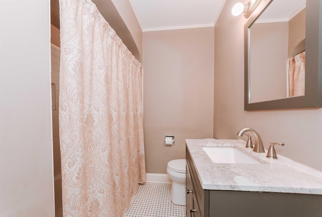 470 N Highland St, Memphis, TN 38122 - full bath with vanity, toilet, ornamental molding, baseboards, and a shower with shower curtain