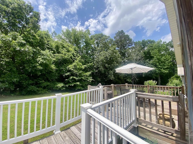 29 Frank Fwy, Iuka, MS 38852 - wooden deck with a yard