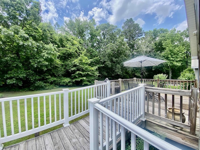 29 Frank Fwy, Iuka, MS 38852 - wooden deck featuring a lawn