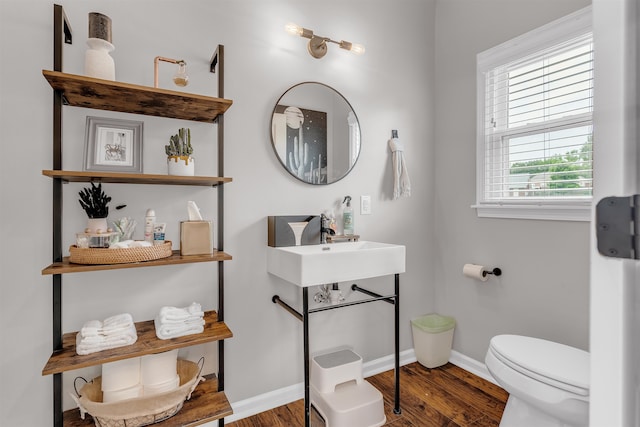 12262 Kathleen Cv, Arlington, TN 38002 - bathroom featuring toilet, wood finished floors, and baseboards
