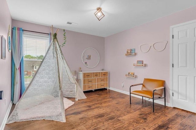 12262 Kathleen Cv, Arlington, TN 38002 - sitting room with wood finished floors and baseboards