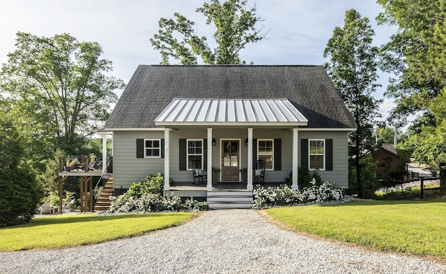 8 Shady Oak Cv, Iuka, MS 38852 - view of front of home featuring a front lawn, a porch, stairs, and gravel driveway