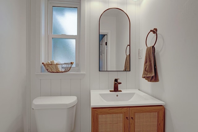 624 N Oak Grove Rd N, Memphis, TN 38120 - half bath with toilet and vanity