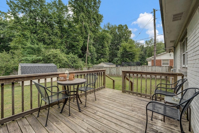 624 N Oak Grove Rd N, Memphis, TN 38120 - view of wooden terrace