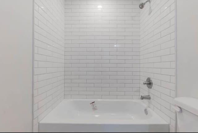 4100 New Willow Rd, Memphis, TN 38111 - full bathroom featuring toilet and shower / bath combination
