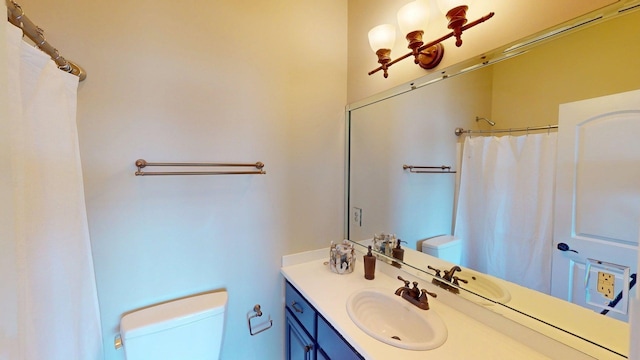 410 Shipwatch Pt, Savannah, TN 38372 - full bath featuring toilet, vanity, and curtained shower