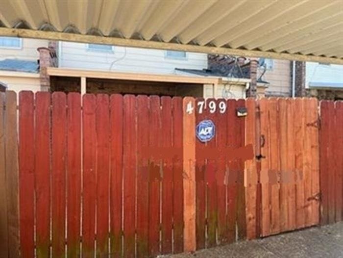 4799 James Kent Ct, Memphis, TN 38118 - detailed view of a gate