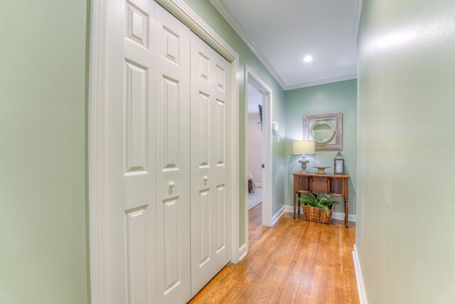 4834 Welchshire Ave, Memphis, TN 38117 - corridor featuring crown molding, light wood finished floors, baseboards, and recessed lighting