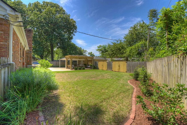 4834 Welchshire Ave, Memphis, TN 38117 - view of yard featuring a pergola and a patio area