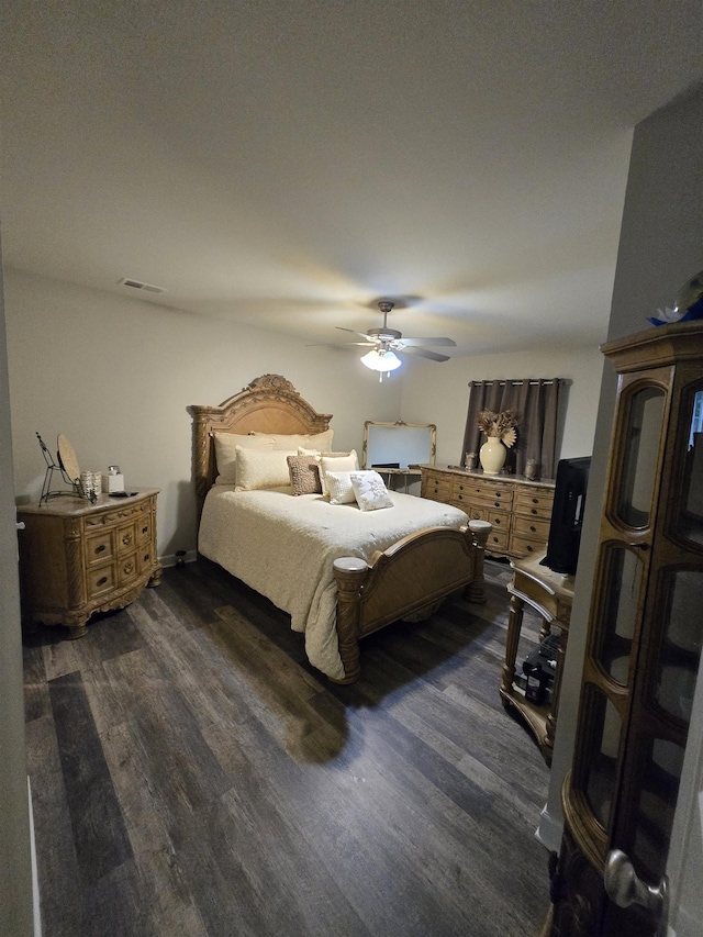 7898 Park Valley Dr, Southaven, MS 38671 - bedroom featuring dark wood-style floors and ceiling fan