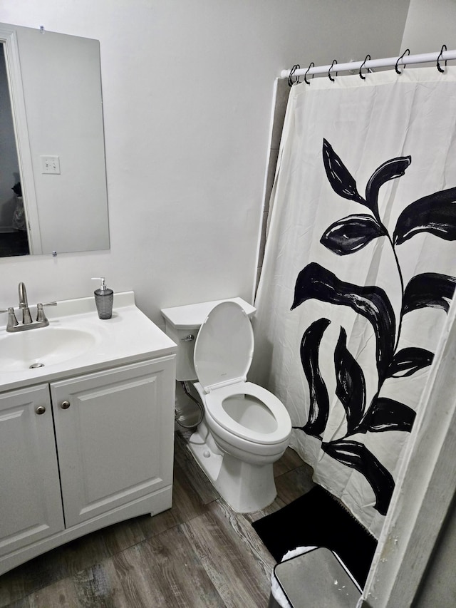 3393 Brownbark Dr, Memphis, TN 38115 - full bathroom featuring wood finished floors, vanity, toilet, and curtained shower