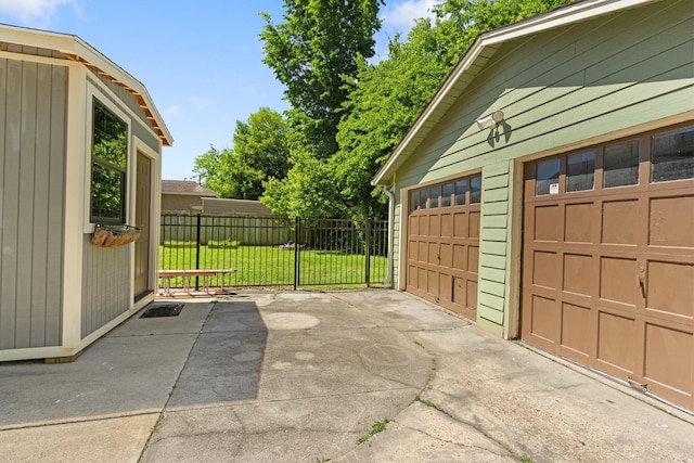 1021 N Barksdale St, Memphis, TN 38107 - view of detached garage