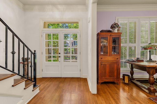 182 Harbor Isle Cir, Memphis, TN 38103 - foyer entrance featuring light wood-style floors, stairway, crown molding, and baseboards