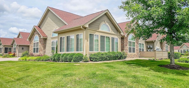 1601 E Southfield Cir, Memphis, TN 38016 - view of home's exterior with stone siding and a lawn
