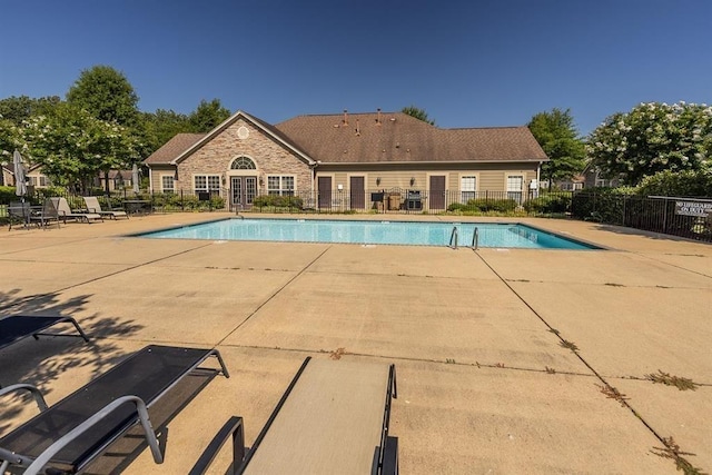 1601 E Southfield Cir, Memphis, TN 38016 - community pool featuring a patio