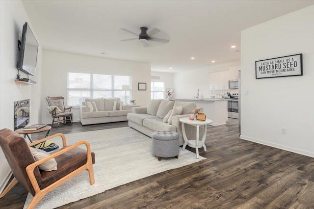 52 Twin Lakes Dr, Byhalia, MS 38611 - living area featuring ceiling fan, dark wood finished floors, recessed lighting, and baseboards