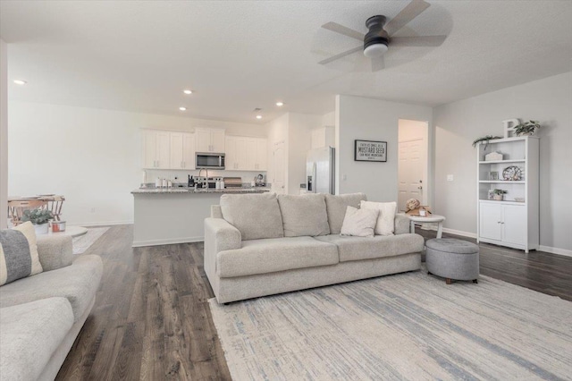 52 Twin Lakes Dr, Byhalia, MS 38611 - living room featuring a ceiling fan, dark wood-style floors, baseboards, and recessed lighting