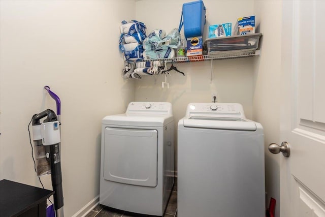 52 Twin Lakes Dr, Byhalia, MS 38611 - laundry room featuring washing machine and dryer