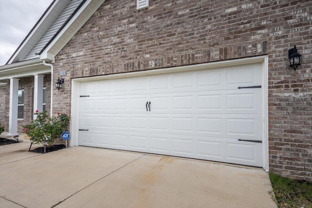 52 Twin Lakes Dr, Byhalia, MS 38611 - garage featuring concrete driveway