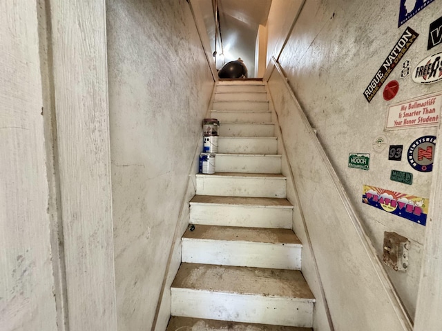260 N Willett St, Memphis, TN 38112 - view of staircase