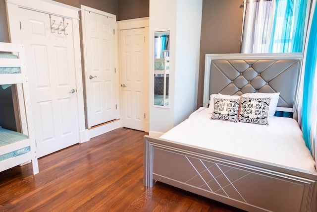 431 N Holmes St, Memphis, TN 38112 - bedroom with dark wood-type flooring