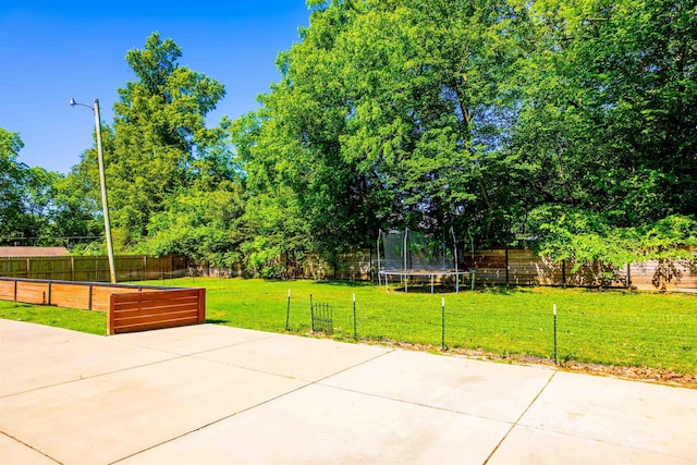 431 N Holmes St, Memphis, TN 38112 - view of patio with a trampoline