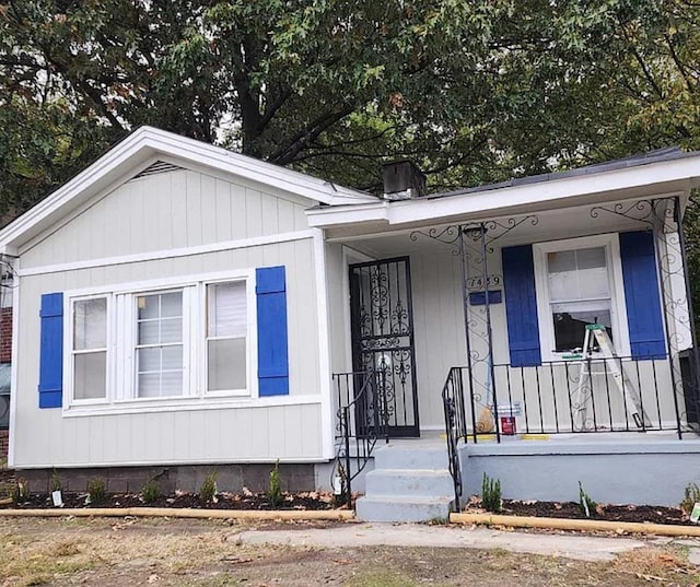 1439 Oriole St, Memphis, TN 38108 - view of front of house with a porch