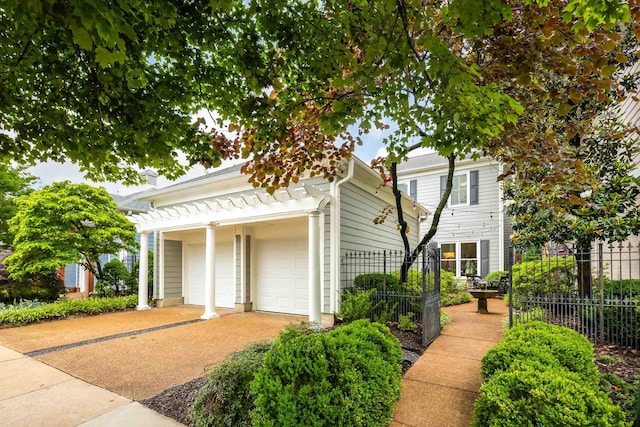 996 River Landing Dr, Memphis, TN 38103 - view of front of house featuring driveway and a garage