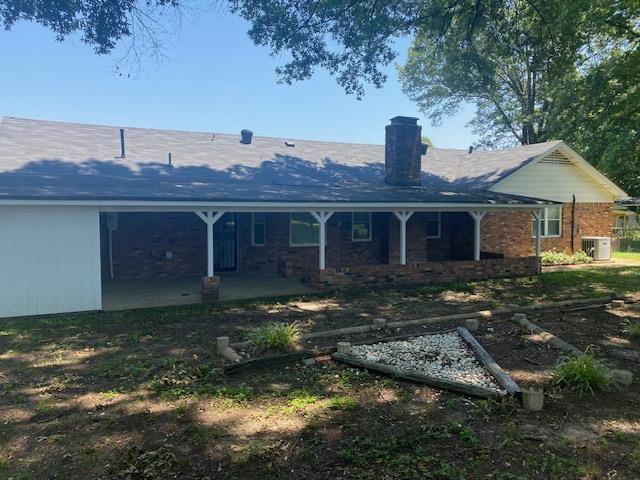 4947 Demeter Cv, Memphis, TN 38118 - back of property featuring a chimney