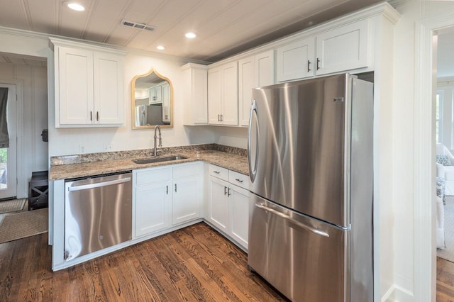 241 Greenway Rd, Memphis, TN 38117 - kitchen with appliances with stainless steel finishes, a sink, white cabinets, dark wood-style floors, and recessed lighting